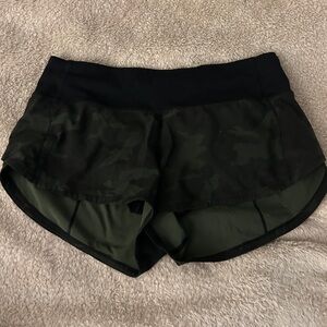 Lululemon camo speed up shorts size 4
